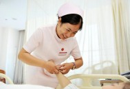护士300秒极限救人,护士在外面救人合法吗？