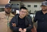 2中国人在柬埔寨遇害,两名中国人在柬埔寨一公寓遇害，疑被人挟持走进案发公寓，案件有哪些细节与疑点？