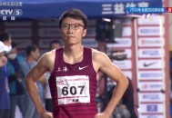 老板开门发现百米队,