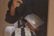 警员女厕偷拍近60人,在大街上小便怎么处罚？