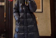 乘车时羽绒服突爆炸,羽绒服用甩干桶甩为什么会爆炸？