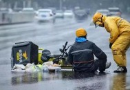 骑万元公路车送外卖,滴滴外卖万元月薪挖骑手，是专车吗？