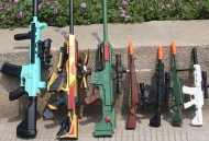 旧玩具枪射出真子弹,小时候玩的打塑料子弹的玩具枪可以过安检不？