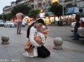 母亲哭诉要卖房救子,母亲哭诉要卖房救子犯法吗