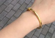 手镯10年未摘长肉里,手镯带了几年取不来怎么办