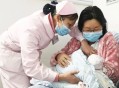 婴儿遭月嫂暴力喂奶,月嫂给宝宝喂奶文案？