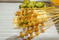 脖子被扎多根烧烤签,牛脖子肉可以烧烤吗？