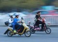 年轻人不买年抛电车,年轻人适合干电动车维修吗？