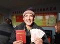 扶贫小组欠万元餐费,农村扶贫款哪个单位说了算？
