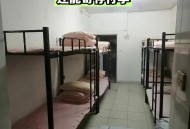 新生被迫住高价宿舍,有的企业将大学校园内的住宿楼改造成公寓对新生进行高价收费导致校内宿舍紧张，你怎么看？