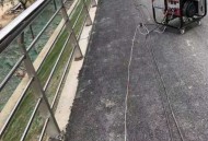 站桥梁跳水护栏倒塌,如何看待刑警抓捕嫌疑人时遭遇楼房栏杆垮塌？