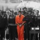 取390万柜员报警,员工打领导报警了怎么处理好？