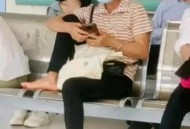 公交站椅子仅手机高,手机在家里充电时，人坐在凳子上，充电线经常被凳子脚压住，我想知道这样再用这个充电线会不会有危险？