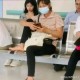 公交站椅子仅手机高,手机在家里充电时，人坐在凳子上，充电线经常被凳子脚压住，我想知道这样再用这个充电线会不会有危险？
