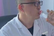 将患者红包存住院费,领导住院接受下属红包违规吗？