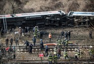 火车脱轨致3人死亡,三联推拉门脱轨了怎么处理？