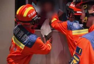 电梯故障12人被困,电梯故障12人被困视频