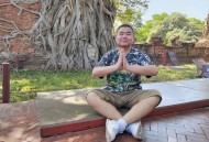 在泰被大树砸中身亡,男子被大树砸伤致残
