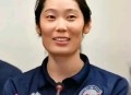 中国女排3比0比利时,澳门站中国女排3-0比利时队，第三局结束朱婷不停摸胡铭媛的头，当时发生了什么？