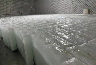 一天售出200吨冰块,冰块在水能留多久？