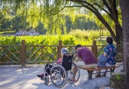 9旬老人泡温泉死亡,温泉镇一平房在修缮过程中发生坍塌，1人死亡, 你怎么看？