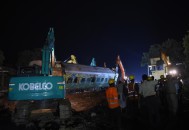 印火车相撞致5人死,印度火车相撞视频