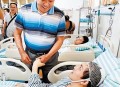 为看考生爬学校护栏,当年的两位“夺刀少年”，不惜错过高考救下全车人性命，现在过的如何？