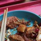 食堂现37公斤臭肉,公司食堂把有异味的肉在开水中煮一下，让工人吃，犯法吗？
