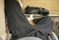 坐卧铺嫌同车人脚臭,卧铺脚臭乘务员管吗？