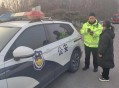 交警私家车逼停摩托,交警可以逼停驾驶二轮摩托车车人嘛？
