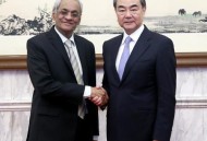 韩国外长将17日访华,韩国女外长向安倍发出访韩邀请，日本为什么不接茬？