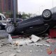 客车高速撞碎隔离墩,客车高速撞碎隔离墩怎么处理