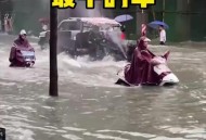 暴雨后开车像开船,前一段时间暴雨，在水里有个车像开船一样的，是什么车啊？