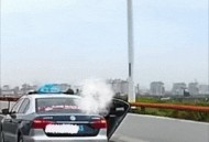 司机说女乘客香被封,女司机把乘客赶下车