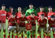中国球迷遇袭致重伤,广州恒大严鼎皓重伤下场，国安球迷高呼报应！郑智替补上场，他们又飙京骂！你怎么看？