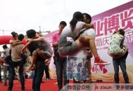 男孩被女子强搂亲吻,为什么男生接吻后会抱女生？
