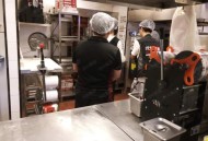 多家餐饮店直播后厨,厨房怎么直播比较好？