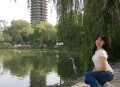 商家售卖未名湖湖水,未名湖的湖水清澈见底湖面平静无波改为比喻句？