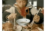 大爷误吞20cm筷子,误吞筷子怎么办