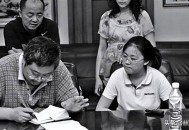 高考结束秒变弃子,那个被父母更改民族，被北大拒录的高考状元后来怎样了？