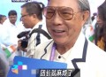 欠百万希望女儿帮还,据报道，杭州一个从事书画行业的老人黄某有两个女儿，但女儿们出嫁后从未回家照看父亲。于是黄某找来一位保姆，照顾自己的生活。2007年11月黄某去世前立下遗嘱，将百万元遗产赠给保姆。黄某去世后，他的两个女儿向法院提出诉讼请求，要求分得百万元遗产。 （1）黄某的遗嘱有效吗？为什么？ （2）保姆获得财产属？