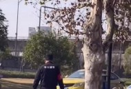 保安扔掉未放柜外卖,学校保安扔学生外卖是否合法？