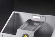 太空炉子自带油烟机,抽油烟机的油洒在灶台烧饭的炉子上。怎么清理啊？