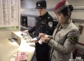 拖400万现金坐动车,带400万现金能过安检吗