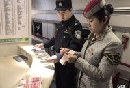 拖400万现金坐动车,带400万现金能过安检吗