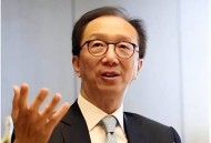 戴17奖牌与书记合影,跳水女皇伏明霞和吴敏霞是一人吗？