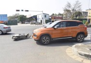 过马路被电动车撞飞,过马路被电动车撞飞怎么处理