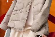 乘车时羽绒服突爆炸,羽绒服坐爆