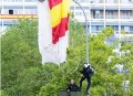 法国阅兵自己刀自己,法国国庆日阅兵，9架飞机喷射的烟雾是不是搞错了？