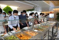 食堂无座站着吃饭,吃饭时同事不和我坐一起怎么解决？